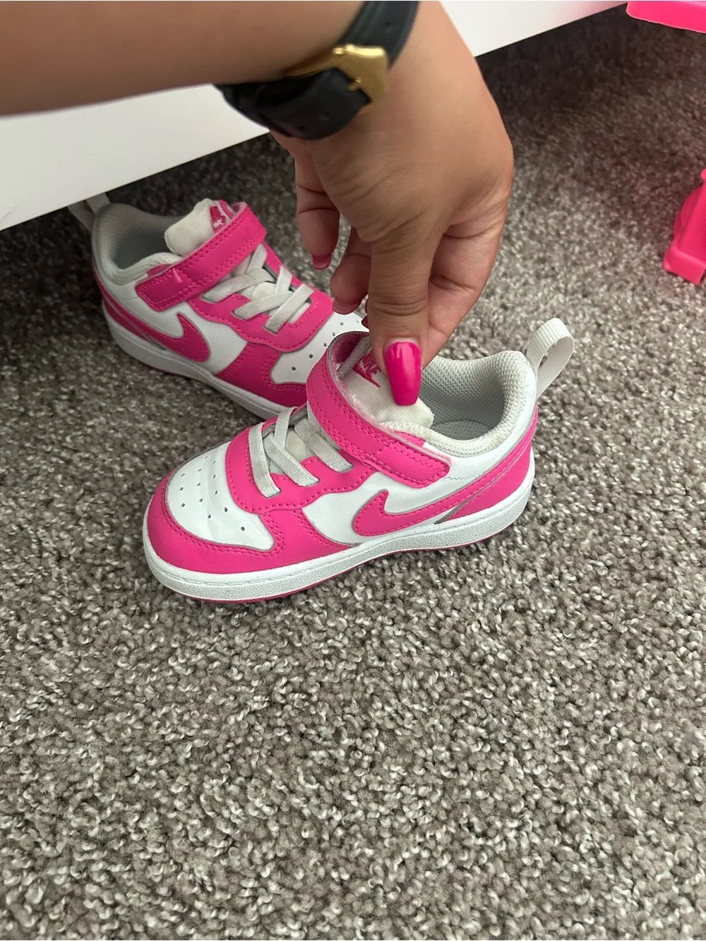Nike toddler  White & Hot Pink Low-Top Sneakers with Strap
